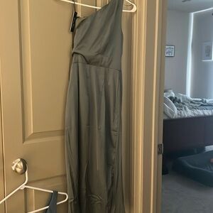 Never worn purchased from saved by the dress.